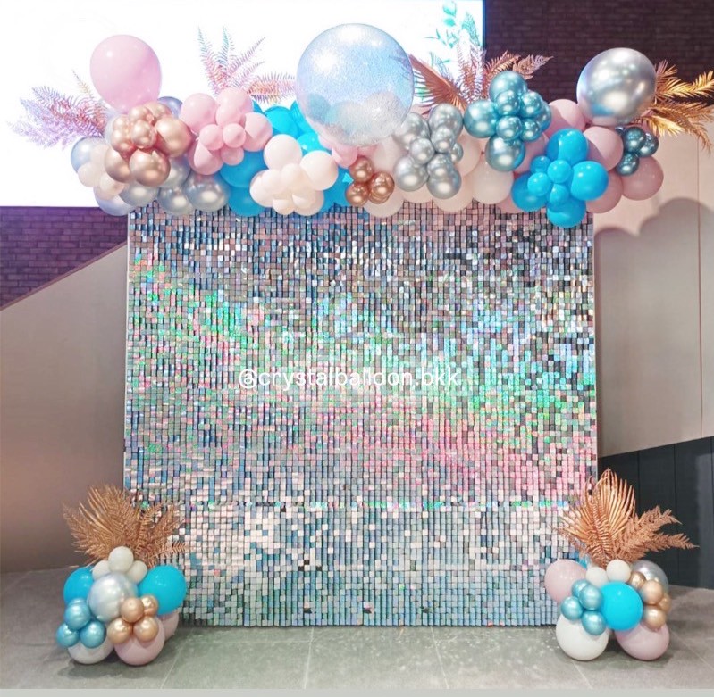 Organic Backdrop ฉากวิบวับ สีเงิน ขนาด 2.4x2.4 เมตร เปิดงาน Bubble ขนาด 24" กลิตเตอร์สีเงิน 1 ลูก พร้อม ประดับใบไม้ทอง พร้อมตกแต่ง สามารถเปลี่ยนสีลูกโป่ง/เปลี่ยนข้อความ/เปลี่ยนสี-ฟอยล์ตกแต่งได้