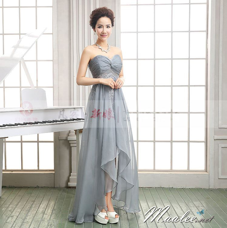 พร้อมเช่า ชุดราตรีสั้น เกาะอก สีเทา เข้ารูปปักเลื่อม อกแต่งผ้าชีฟอง หางปลาสามารถถอดได้