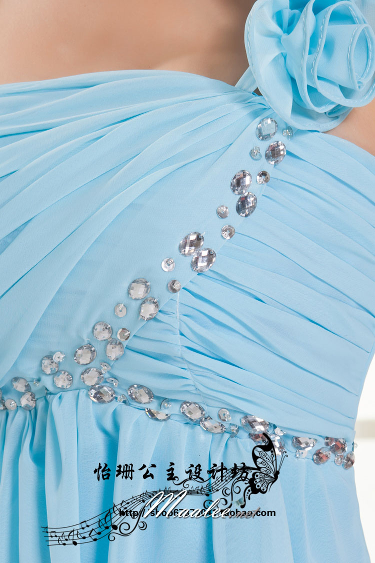 พร้อมเช่า ชุดราตรียาว เกาะอก ไหล่เดียว จับจีบเก๋ แต่งแถบคริสตัลช่วงอก สีฟ้าอ่อน