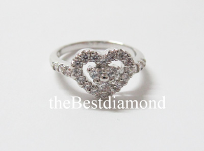 BR212RD+++แหวนเพชรCZ รูปหัวใจ มีบ่าข้าง++แบบทันสมัย ดูดี intrend มากๆๆ แบบออกมาจากร้านจิวเวลลี่เลย เพชรสวยวิ๊งๆ ใส่ติดนิ้วได้เลยค่ะ สวยสุดๆ รับประกัน