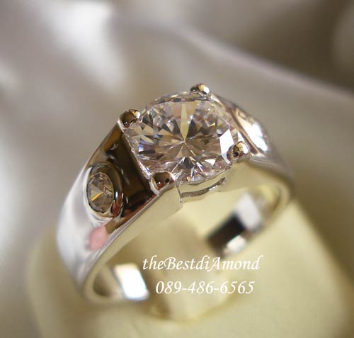 BR813RD+++แหวนชายเพชร 1 กะรัต +++ แบบยอดนิยม อยู่ได้นานไม่ล้าสมัย เพชรกำลังดี สำหรับหนุ่มๆที่ต้องการความเรียบๆ แต่ดูดี มีระดับ