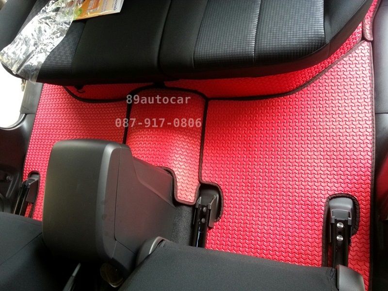 ขายยางปูพื้นรถเข้ารูป Isuzu D-Max 2012-2017 4 ประตู ลายธนูสีแดงขอบดำ