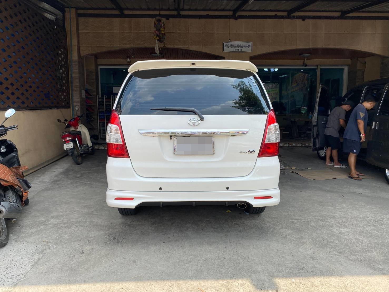 Toyota Innova (โตโยต้า อินโนวา) 2005-2014 ปูพรมVVIP สีกาแฟด้ายทอง