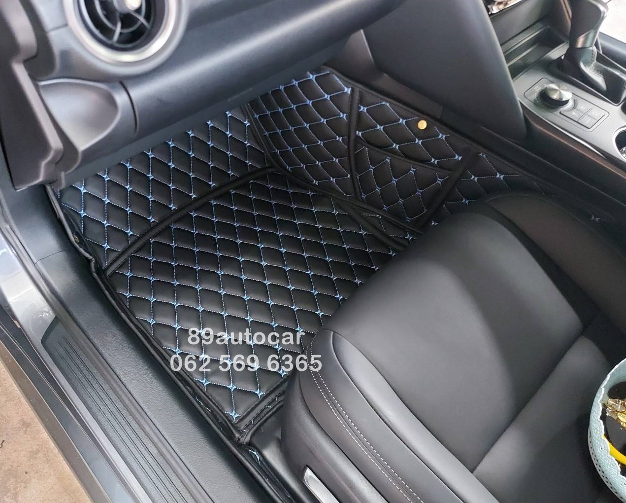 ขายพรมรถ Lexus IS300H ปี 2021 ปพรม6D สีดำด้ายฟ้า เต็มคัน