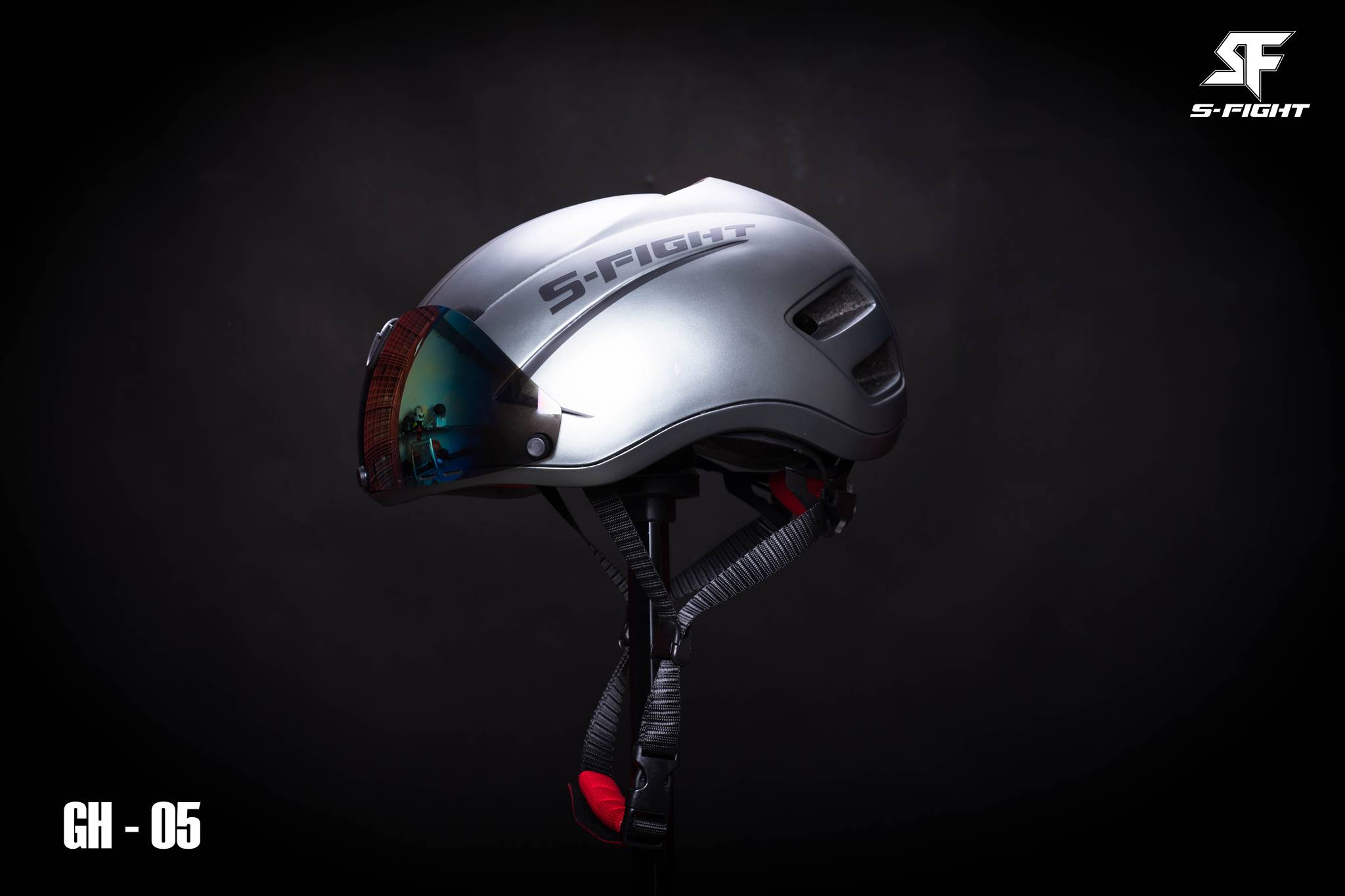 หมวก S-Fight AERO HELMET, GH-05 รอบศรีษะ 54-58 cm มีแว่นในตัว แว่นเป็นแบบแม่เหล็ก ถ้าไม่ใช้พลิกแว่นเก็บได้