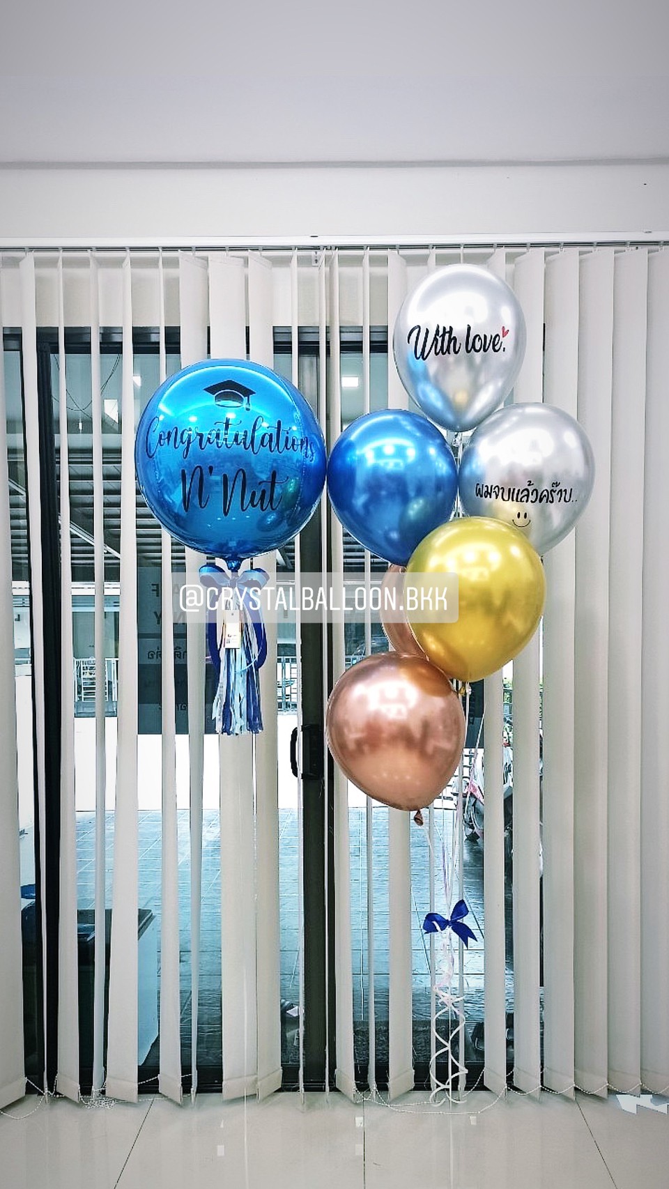 ลูกโป่ง รับปริญญา ฟอยล์กลม USA ขนาด 18" พร้อม ช่อลูกโป่งโครเมี่ยม ช่อ 6 ลูก 1 ช่อ พร้อมตกเเต่ง สามารถเปลี่ยนสีลูกโป่ง/เปลี่ยนข้อความได้
