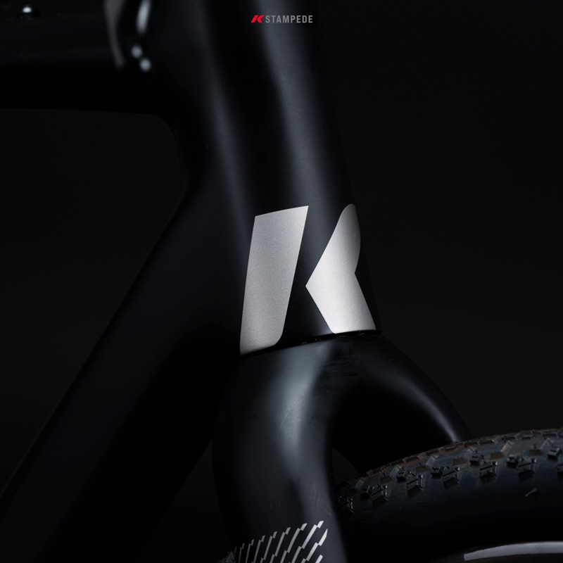 2026 KAZE RACE STAMPEDE Smart Version | กราเวลไบค์คาร์บอน T1000/800 ชุดขับ Shimano 105 2x11 Speed — ลุยได้ทุกเส้นทาง น้ำหนักเบา 8.85 กก. 🚵♀️