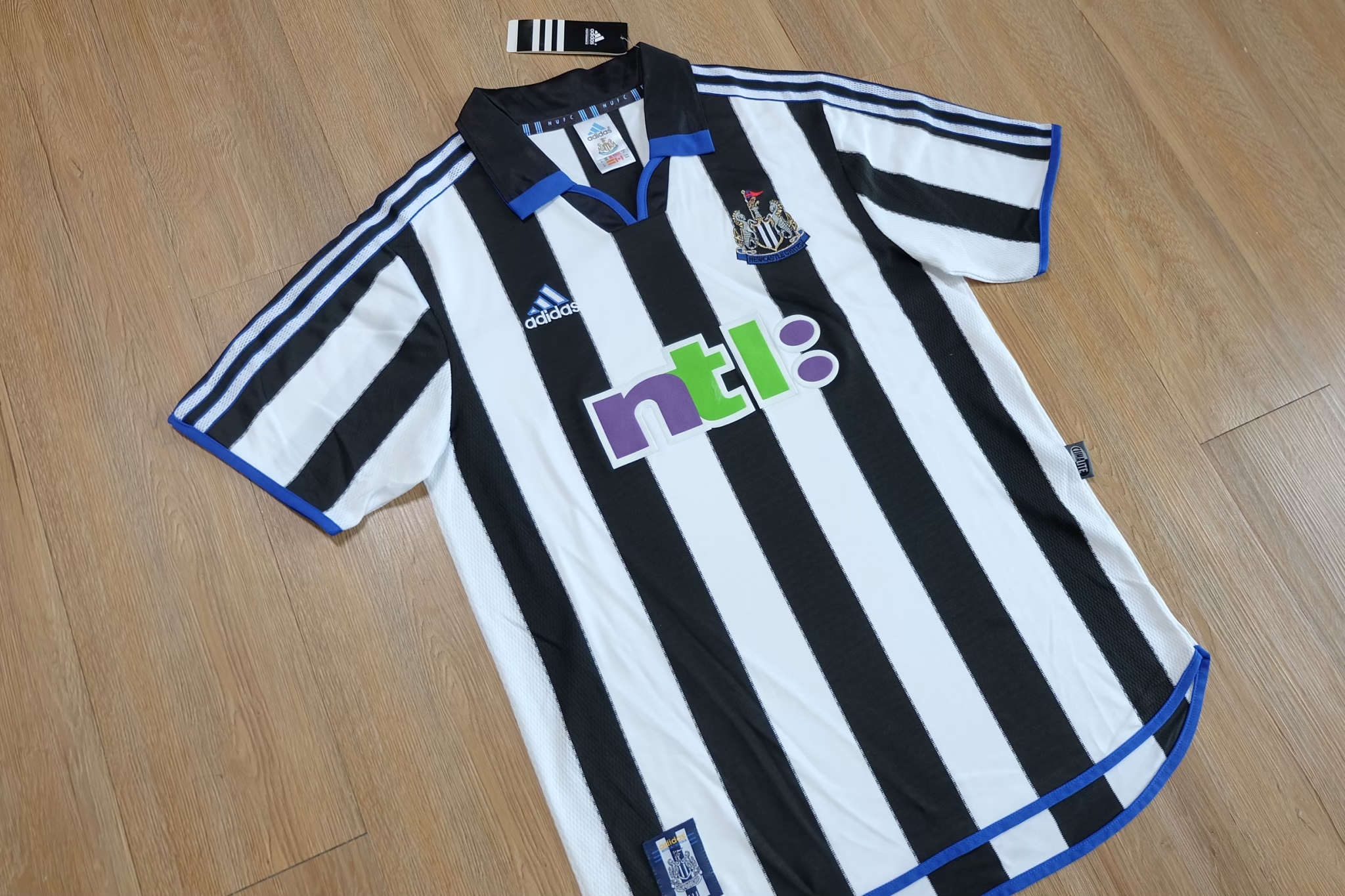 Newcastle 2000/01 Home Retro Jersey เสื้อบอลย้อนยุคนิวคาสเซิล NTL