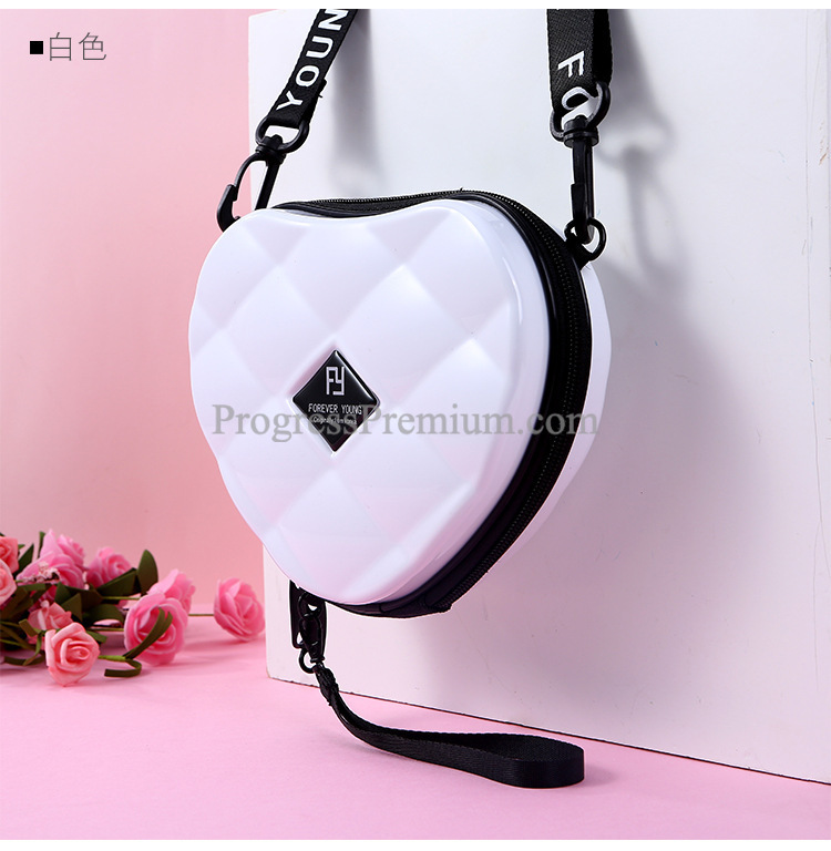 กระเป๋าสะพายข้าง ทรงหัวใจ