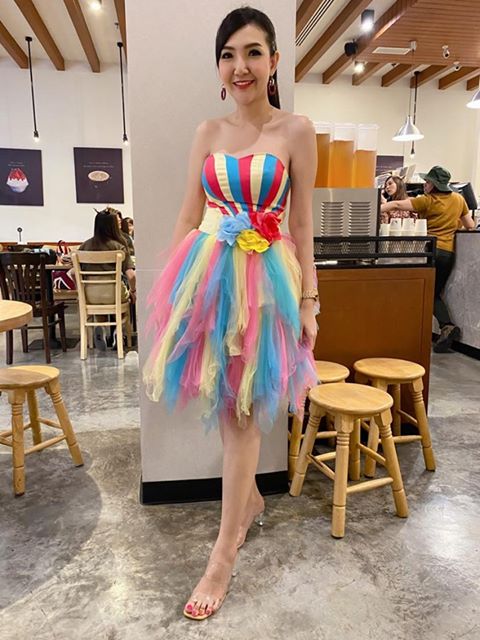 พร้อมเช่า ชุดแฟนซี เกาะอก ชุดราตรีสั้น สายรุ้ง Rainbow น่ารักมากมาย กระโปรงสีสวย