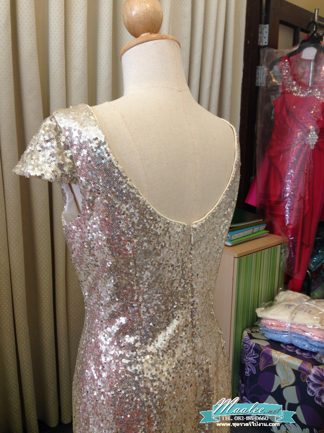 พร้อมส่ง ชุดราตรียาว แบบแขนสั้น ผ้าหลัง สีเทา เนื้อผ้าแต่งเลื่อมทั้งตัว ทรงหางปลา