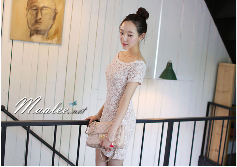 พร้อมส่ง ชุดออกงาน ชุดเดรสสั้นเข้ารูป สีขาว คอปาด ผ้าลูกไม้เนื้อนิ่ม สวมใส่สบาย