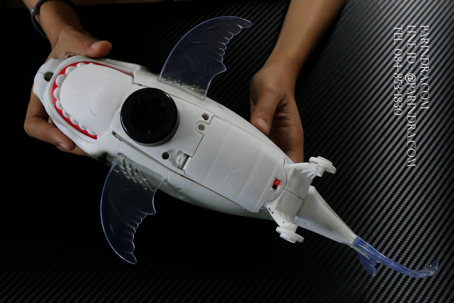 ชุดของเล่น โมเดลปลาฉลาม Crazy Shark Deep Sea วิ่งได้ มีเสียง มีไฟ หลังลาย