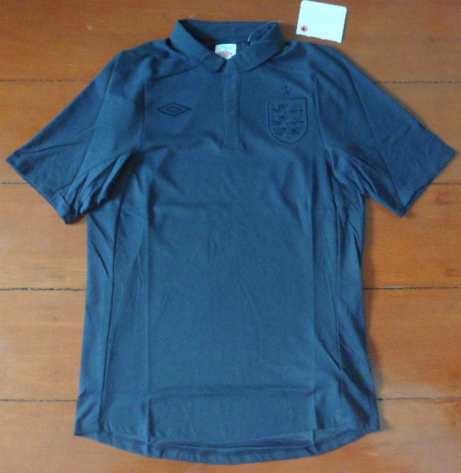 เสื้อฟุตบอล ทีมชาติอังกฤษ ชุดพิเศษ ชุดลุยศึกฟุตบอลโลก 2010 Tonal Special Edition ใหม่ S (38)-Size / ENGLAND Football Shirt Special Kit World Cup 2010 Tonal Special Edition Jersey NEW S (38)-Size