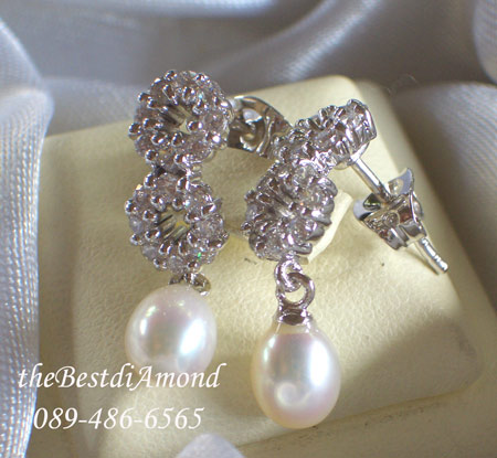 สินค้าหมด===EP001RD+++ต่างหูไข่มุกแท้ อินฟินิตี้+++ มุกแท้ ประดับด้วยเพชรCZ สวย หรู เรียบ ดูผู้ดีมากๆ เอาใจสาวๆชอบไข่มุกค่ะ ใส่ออกงานได้สบายมากเลย