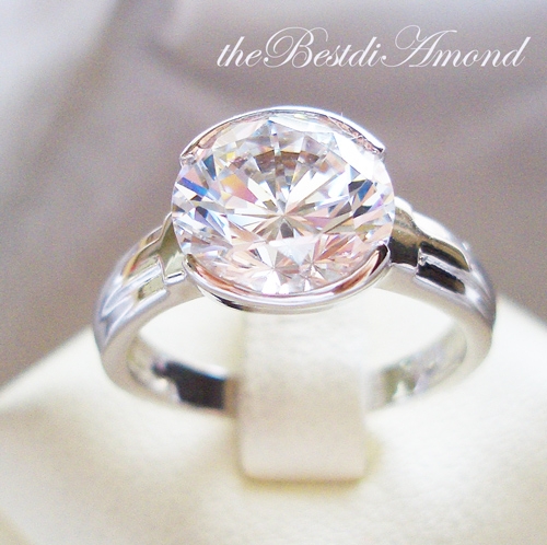 แหวนเพชรเม็ดเดี่ยว เล่นไฟดีมาก เรียบๆ แต่หรูอลังการมากสำหรับรหัสนี้ค่ะ โชว์เพชรเต็มๆ ขนาดประมาณ 3 กะรัต ชุบทองแท้ 24 K หนา 5ไมครอน BR907RD