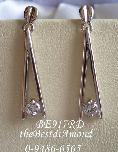 BE917RD+++ต่างหูตะเกียบคีบเพชร+++ แบบเก๋ๆ ค่ะ เหมือนตะเกียบ คีบเพชรเลยค่ะ น่ารักดีนะคะ ไม่เวอร์แต่ดูเก๋ค่ะ