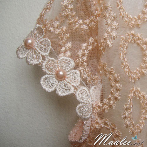 เสื้อคลุมชุดราตรีลูกไม้ลายดอกไม้ สีโอโรส แต่งเกสรมุกสวยหรู