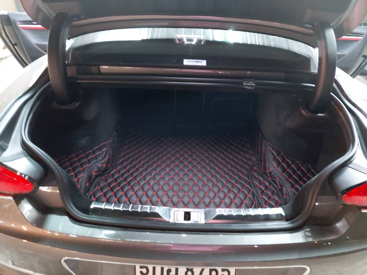 ขายพรมปูพื้นรถยนต์ Bentley Continental GT ปูพรมหกดี สีดำด้ายแดง เต็มคัน