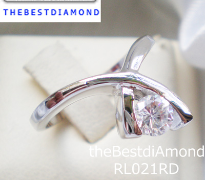 RL021RD แหวนเพชรเม็ดเดียว แบบหนีบ น่ารัก เรียบ หรู แต่ดูดี ใส่ติดนิ้วได้ทุกโอกาส เพชรCZ ขนาด 40 ตัง 4.8 มม เพชรวิ๊งๆๆ