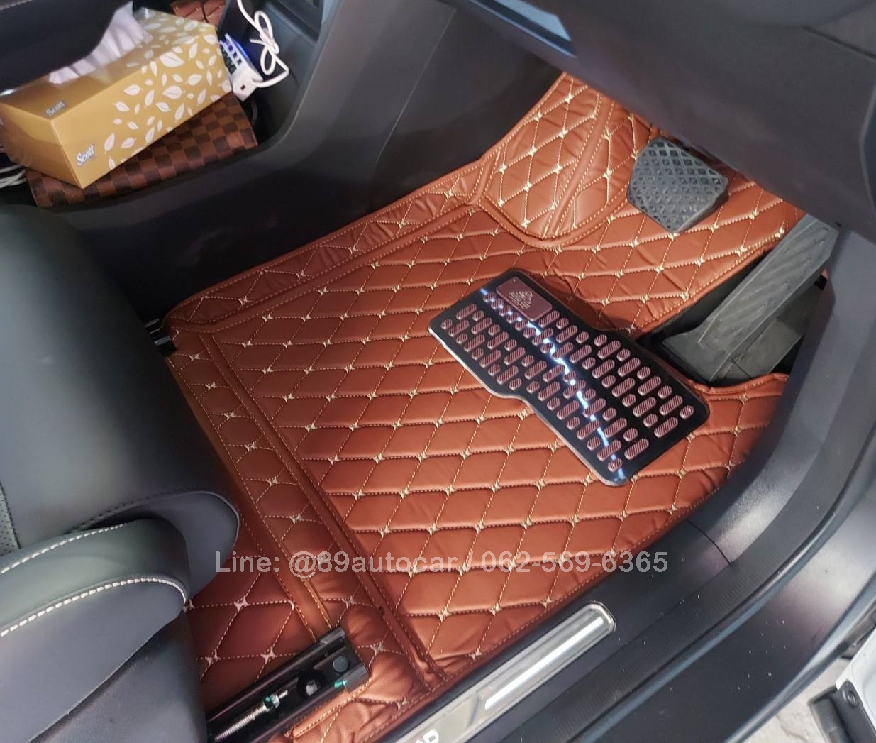 พรมปูพื้นรถยนต์ Omoda Jaecoo6 EV ปูพรม6D สีน้ำตาลเข้ม เต็มคัน