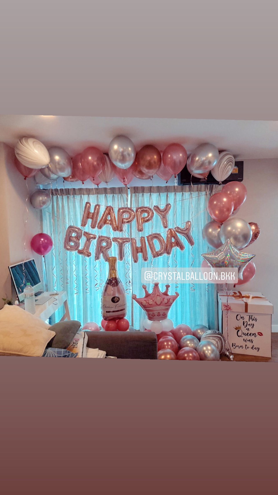 ลูกโป่ง วันเกิด Theme สีโรสโกล พร้อม Surprise Box 1 กล่อง พร้อม ตัวอักษร Happy Birthday 13 ตัว,ฟอยล์ดาว,ฟอยล์หัวใจ,ลูกโป่งลอยฝ้า,ลูกโป่งโปรยพื้น,ลูกโป่งลายหิน USA 6 ลูก,ฟอยล์ตกแต่งตั้งฐาน 2 ตัว พร้อมตกเเต่ง สามารถเปลี่ยนสีลูกโป่ง/เปลี่ยนสี-ตัวอักษร-ฟอยล์ต