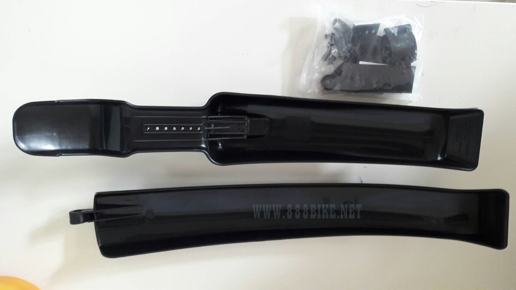 บังโคลนพลาสติกสีดำ รุ่นกว้าง MTB SW640