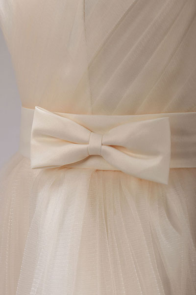 พร้อมส่ง ชุดราตรีสั้น แขนกุด สีครีม คอวี จับจีบผ้าโปร่งสวย แต่งโบว์ที่เอว