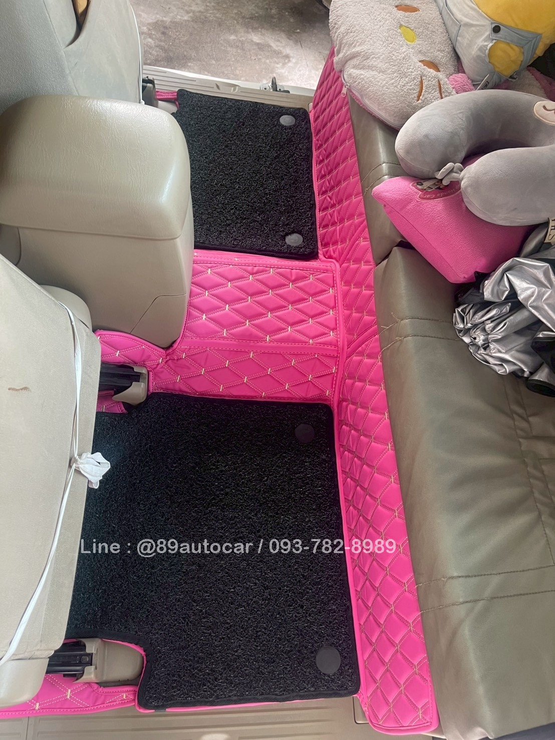 พรมปูพื้นรถกระบะ toyota vigo cab ปูพรมVVIP ด้ายคู่ สีชมพูด้ายทอง + ไวนิลดักฝุ่นสีดำ