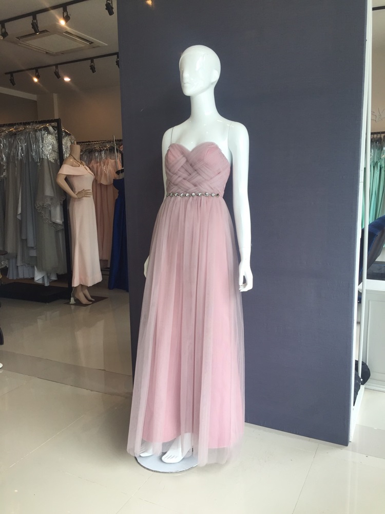 พร้อมเช่า ชุดราตรียาว เกาะอกผ้าตาข่าย ทรงเจ้าหญิงน่ารักมาก (เชือกผูกหลัง)