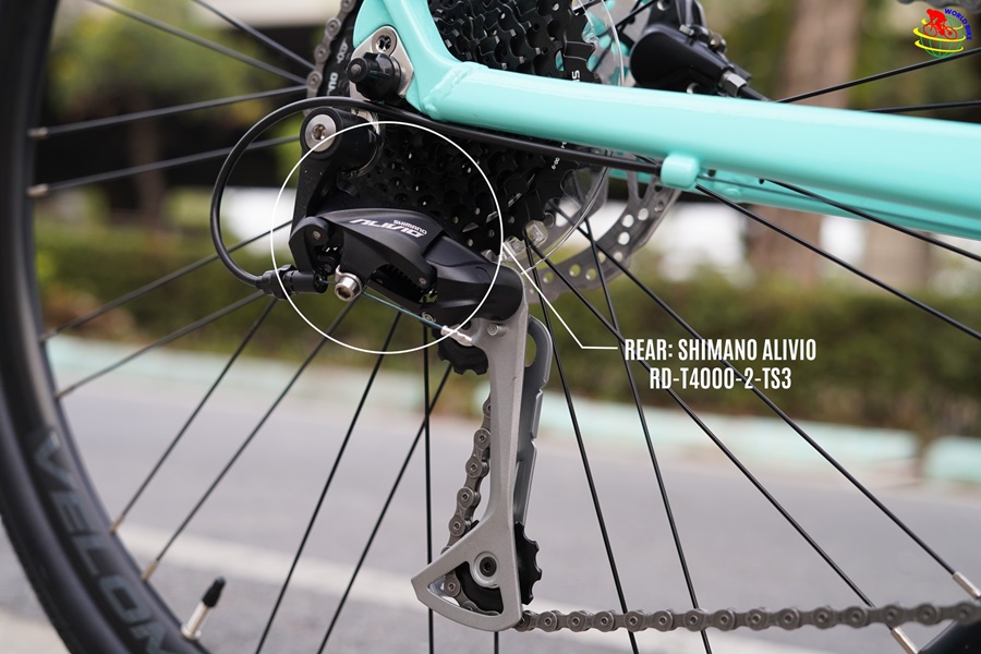 Hybrid bicycle BIANCHI C-SPORT 3 ALU DISC CAMALEONTE HYBRID Shimano Alivio 2X9 speed 700C