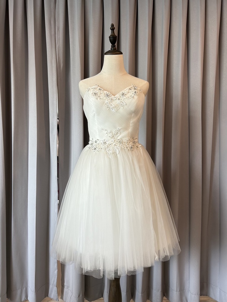 พร้อมเช่า ชุดแฟนซี ชุดราตรีสั้นเกาะอก สีขาว (เชือกผูกหลัง)