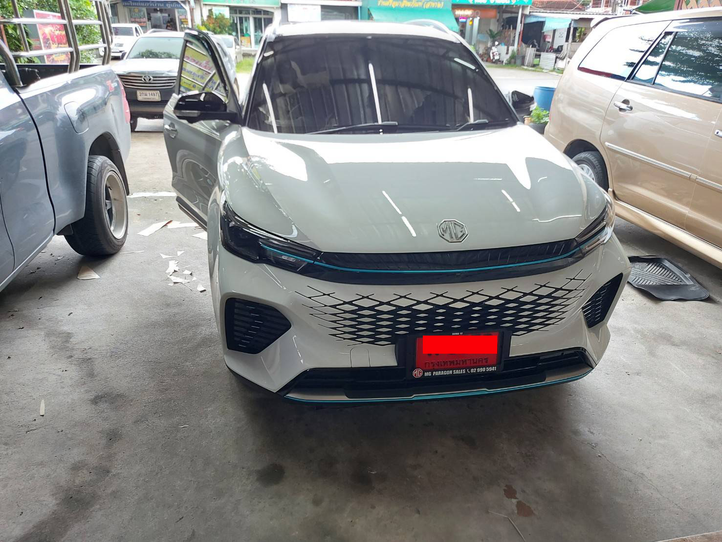 พรมปูพื้นรถยนต์ MG VS HEV 2022 ปูพรม6D สีดำด้ายทอง เต็มคัน รวมซุ้มล้อ