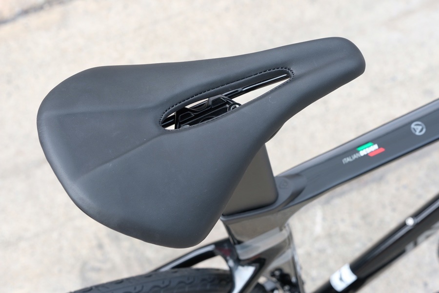 จักรยานเสือหมอบ JAVA AURIGA ชุดขับ L-TWOO-R5 18speeds เฟรมอลูมิเนียม ซ่อนสาย ลบรอยเชื่อม แฮนด์อลูมิเนียม lntegrated 700c มีสินค้า 𝐒𝐢𝐳𝐞 𝟒𝟖