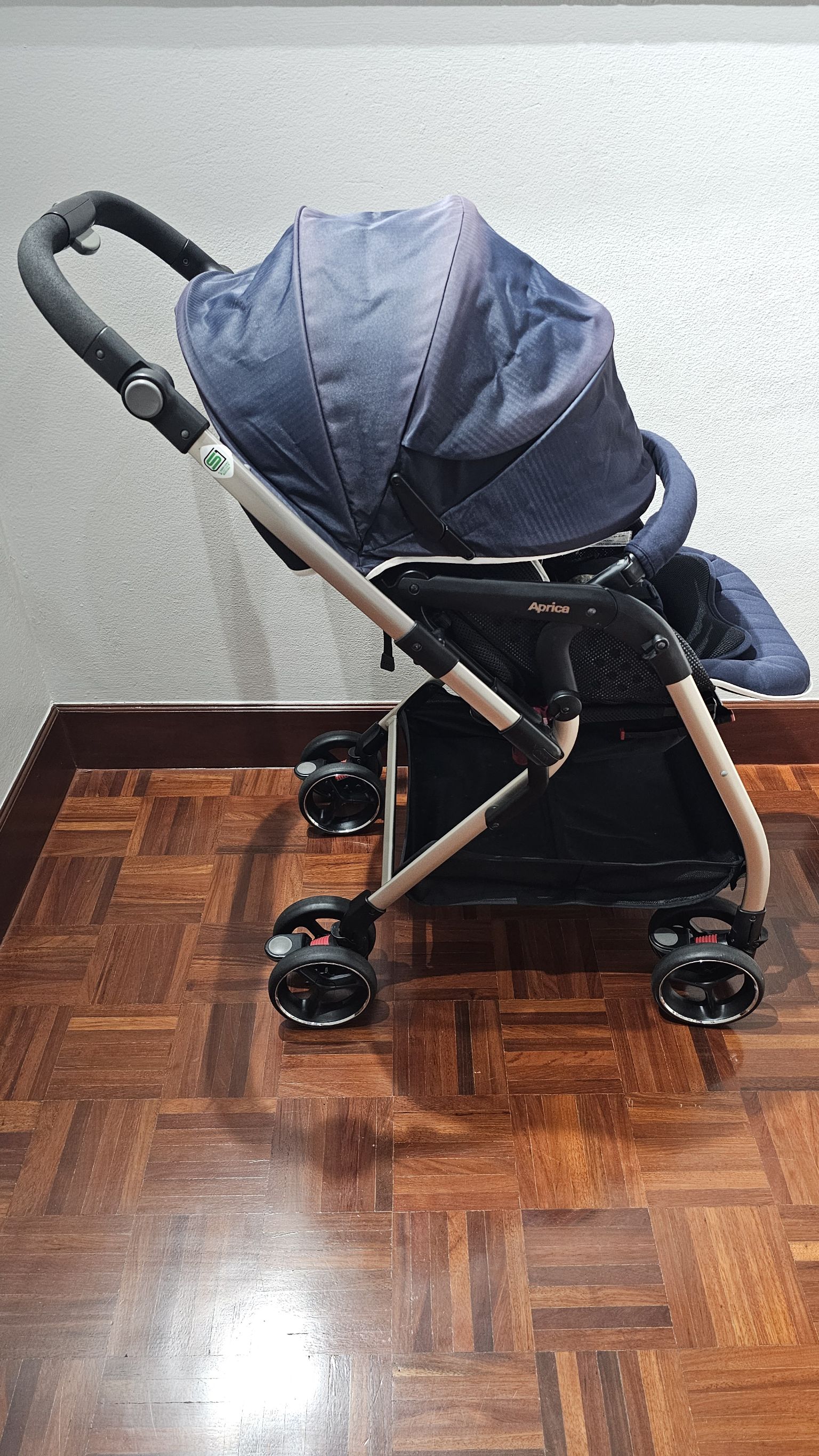 [มือสอง] Aprica Optia Premium รถเข็นเด็ก สีกรม-น้ำเงิน พร้อมใช้งาน