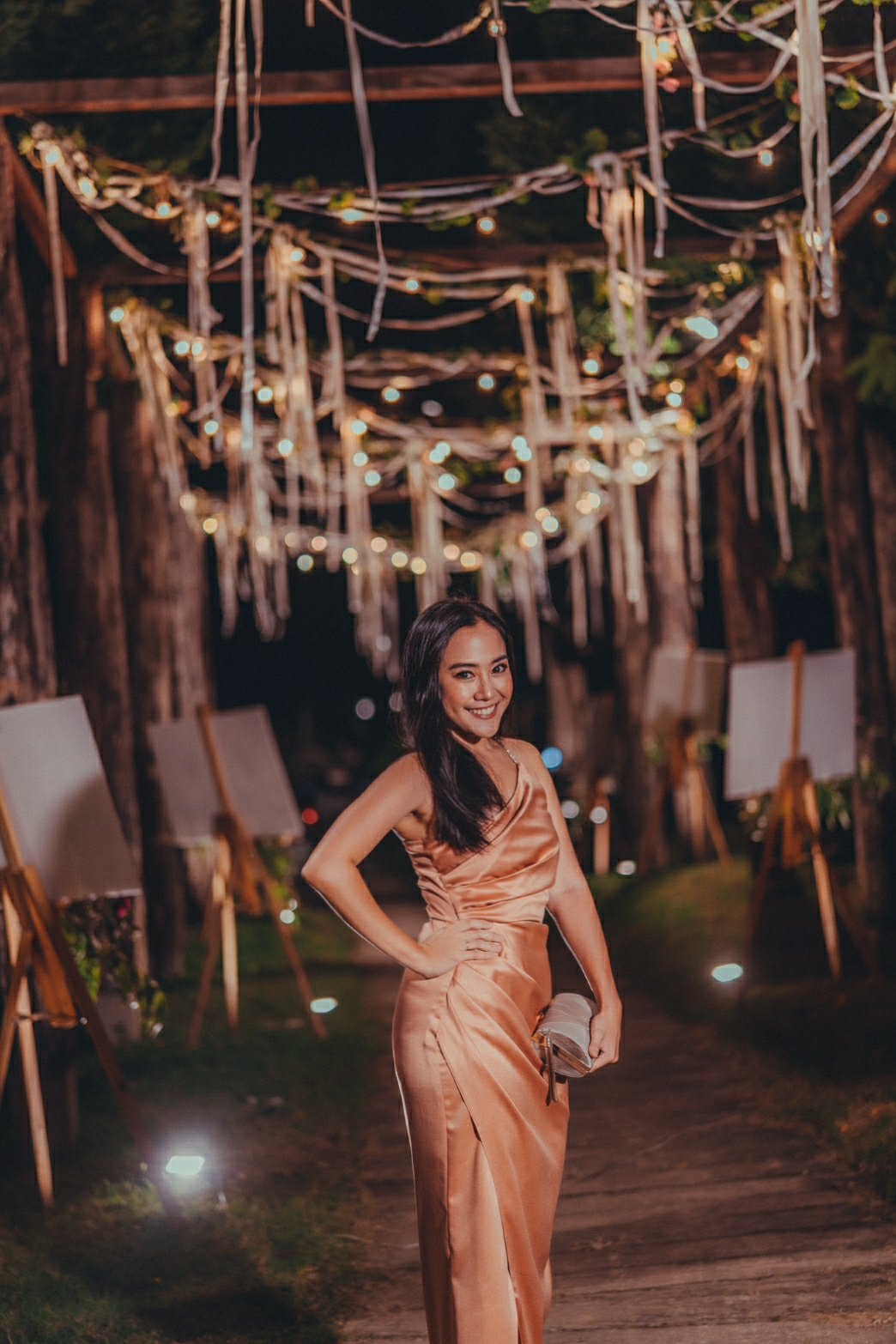 พร้อมเช่า ชุดเดรส ชุดออกงาน ราตรียาว ไหล่เดี่ยว ผ้าซาร่าเงาใส่แล้วผอม สีโรสโกล์ด