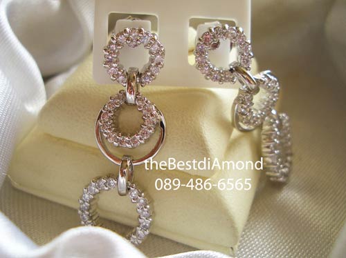 สินค้าหมดBE811RDต่างหู 3 circles เพชร cz รูปวงกลม 3 วงต่อกัน Intrend สุดๆๆ Modern เหมือนออกมาจาก catalogue เลย รหัสนี้ยาวพอควรใส่แล้วหน้าเรียวสวยค่ะ