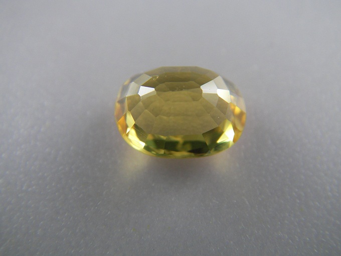 เยลโล่ซัฟฟาย(Yellow Sapphire)พลอยดิบ Unheated ธรรมชาติ100% ความสะอาด IF-VVS ขนาดพลอย 4.91x6.71x3.28 mm. น้ำหนักพลอย 1.06 ct. ราคาโทรถาม