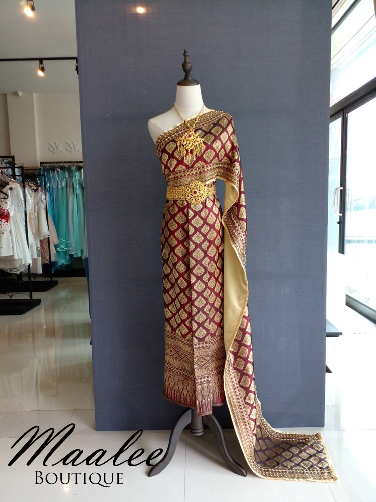 พร้อมเช่า ชุดแต่งงานไทยประยุกต์ สีแดง