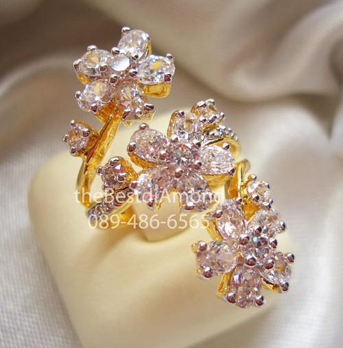 BR609+Wow 3 big flowers+++ แหวนเพชร cz หรูหรามากๆๆ สวยสุดๆ หากชอบแหวนอลังการ แบบRight Hand Ring ต้องไม่พลาด ใส่แล้วสวยเต็มนิ้วเลยค่ะ