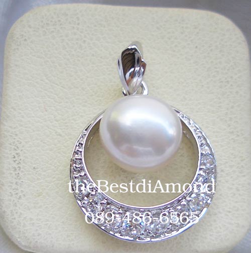 BP422RD+จี้เพชร Pearl in Circle++จี้เพชรcz ผสม มุกน้ำจืดแท้สุดหรู ดูผู้ดีม๊ากมาก แบบIntrend น่ารักๆ เหมือนออกมาจากร้านจิวฯ คนรักมุกไม่ควรพลาด