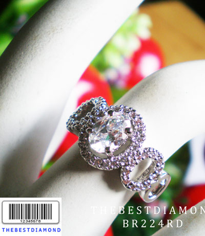 BR224RD+++แหวนเพชรล้อมรูปไข่ สวยมั่กๆๆ ++แบบทันสมัย ดูดี intrend มากๆๆ แบบออกมาจากร้านจิวเวลลี่เลย เพชรสวยวิ๊งๆ ดูไฮโซ สวยสุดๆ รับประกันความเหมือนจริง