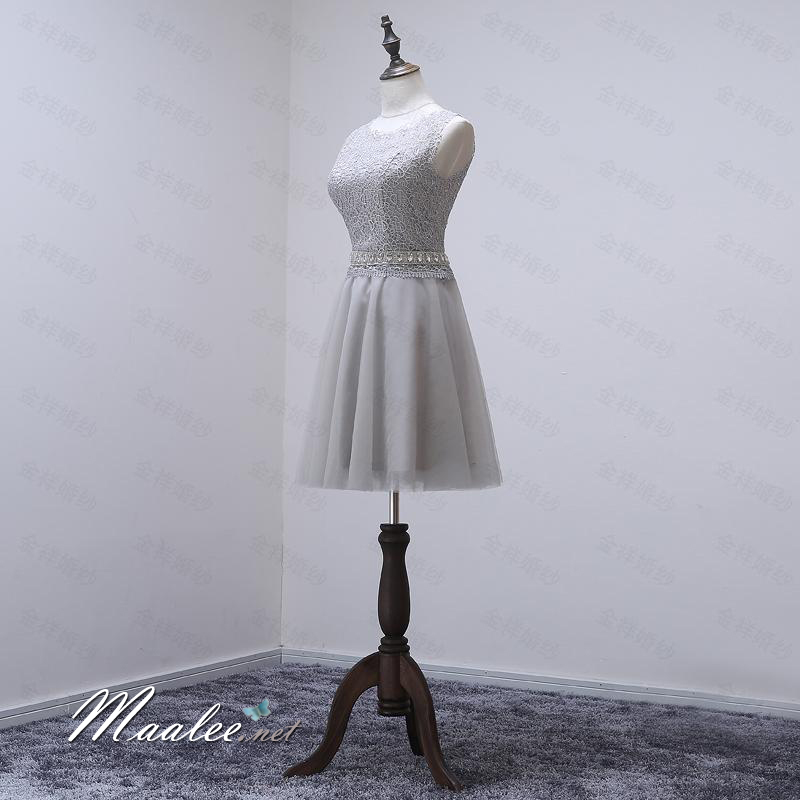 พร้อมเช่า ชุดราตรีสั้น แขนกุด แต่งลูกไม้ เอวคาดเพชรหรู กรโปรงตาข่าย ด้านหลังซีทรูแนวเซ็กซี่ สีเทา