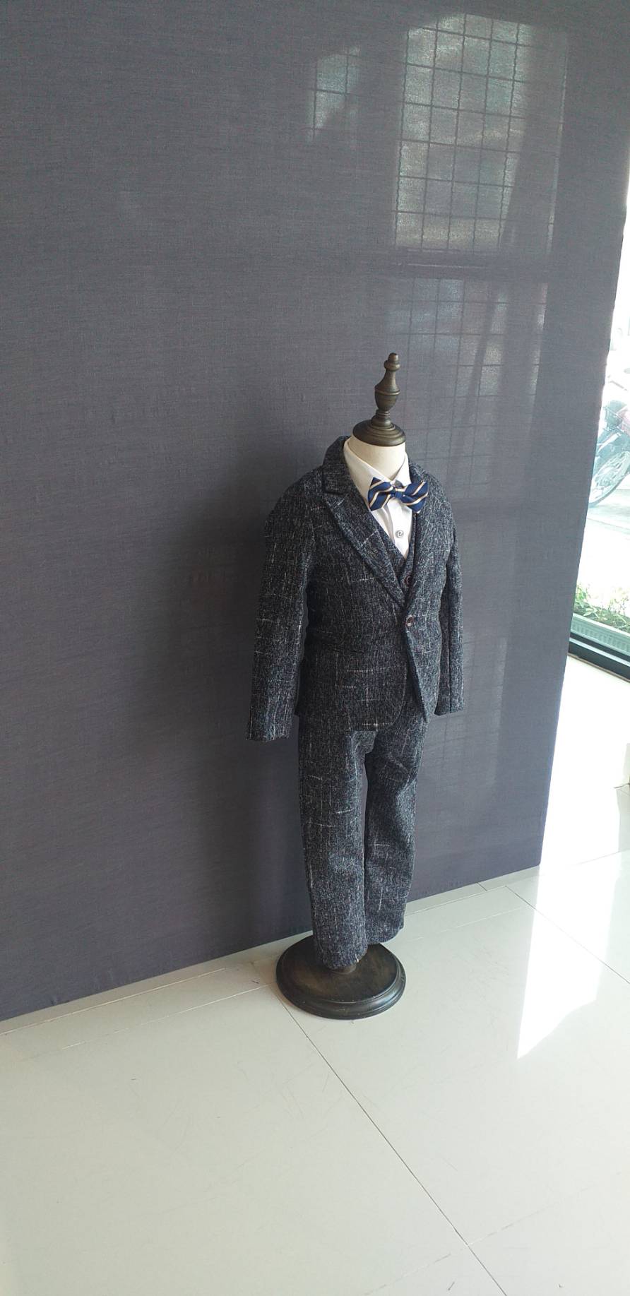 พร้อมเช่า ชุดสูทเด็กชาย สีเทาดำ สไตล์เกาหลี **พร้อมเช่าไซส์ 90 ,110 , 120**