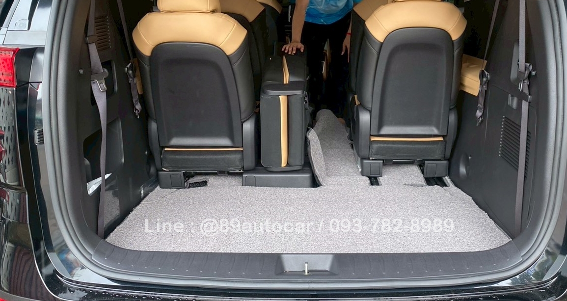 พรมดักฝุ่นรถยนต์ kia carnival ex 2024 ปูพรมไวนิล สีเทา เข้ารูป เต็มคัน
