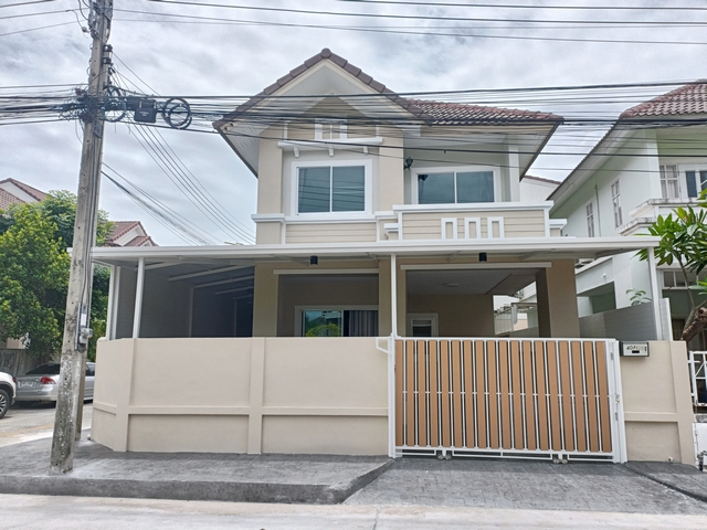 ขายบ้านเดี่ยว 2 ชั้น หมู่บ้านเสนาวิลล่า 3 ห้องนอน 2 ห้องน้ำ หลังมุม ใกล้ตลาด ใกล้รถไฟฟ้าคูคต รีโนเวทพร้อมอยู่ ฟรีโอน