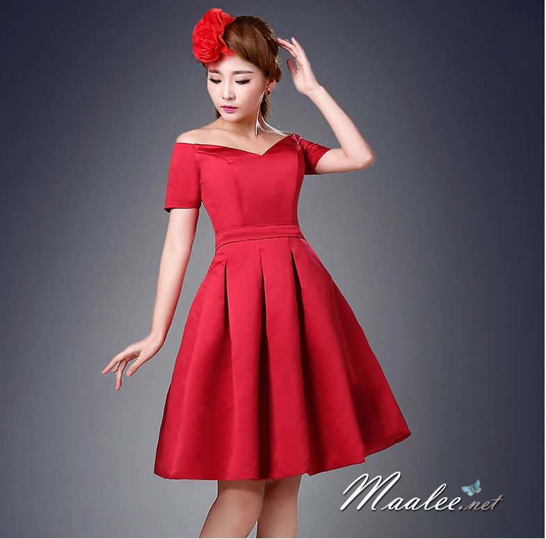 พร้อมเช่า ชุดราตรีสั้น ปาดไหล่ แขนสั้น ผ้าซาติน คอเว้า Sweet heart กระโปรงจับจีบ สวยหรู สีแดง (เชือกผูกหลัง)
