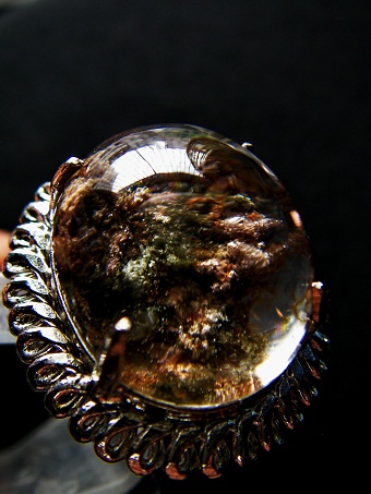 QU0038 แก้วปวกวรรณสาม อันประกอบพร้อมสามวรรณะ คือ ปวกเขียว ปวกทอง และปวกแดง(ปวกครั่ง)ขนาดแก้ว 16.81x20.43x11.47 มม. น้ำหนัก 27.91 ct. ขนาดแหวน 53