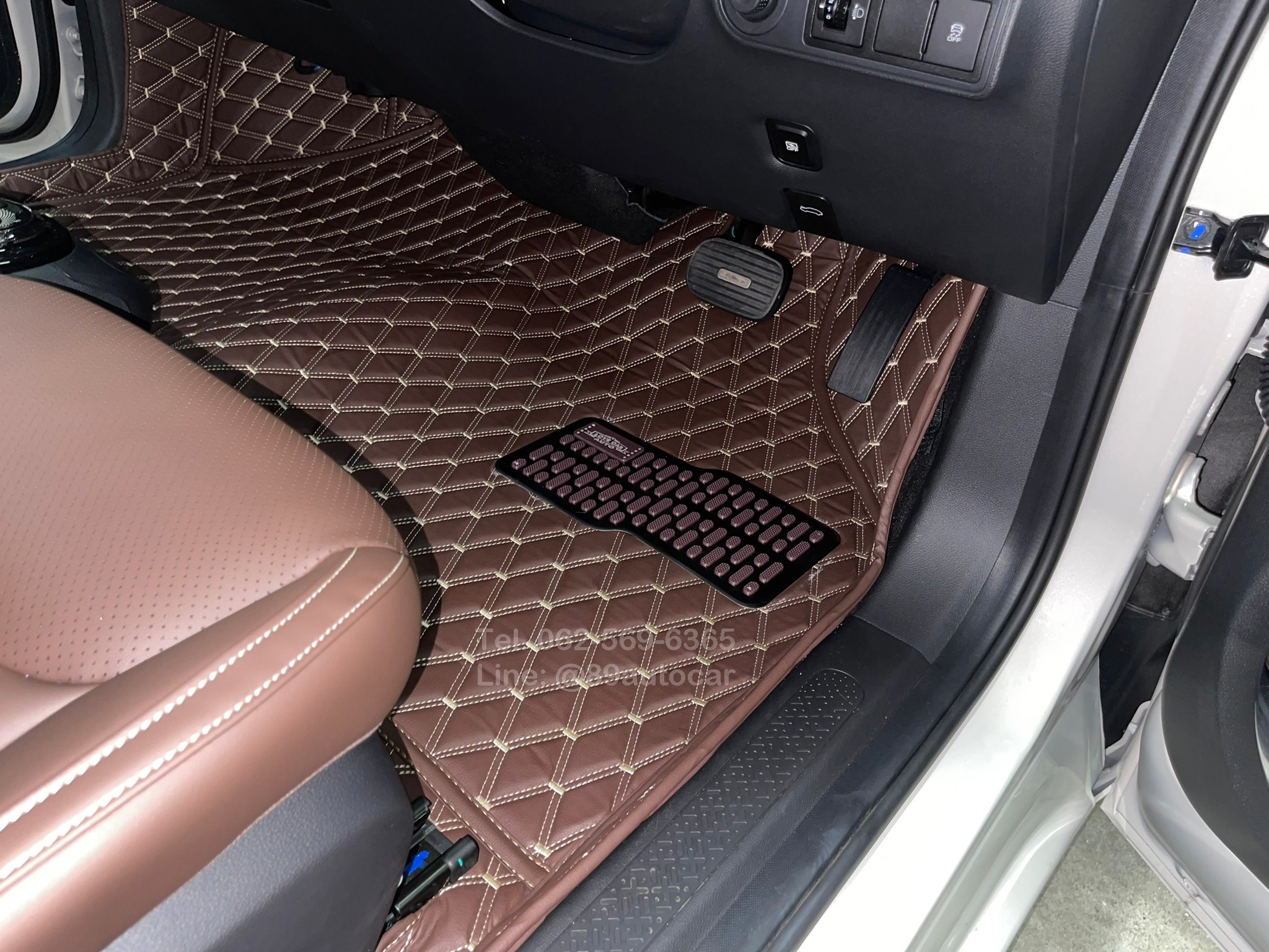 พรมรถยนต์ Wuling Bingo (วู่หลิง บิงกัว อีวีวู่หลิง บิงกัว อีวี) ปูพรมVVIP สีกาแฟด้ายทอง เต็มคัน