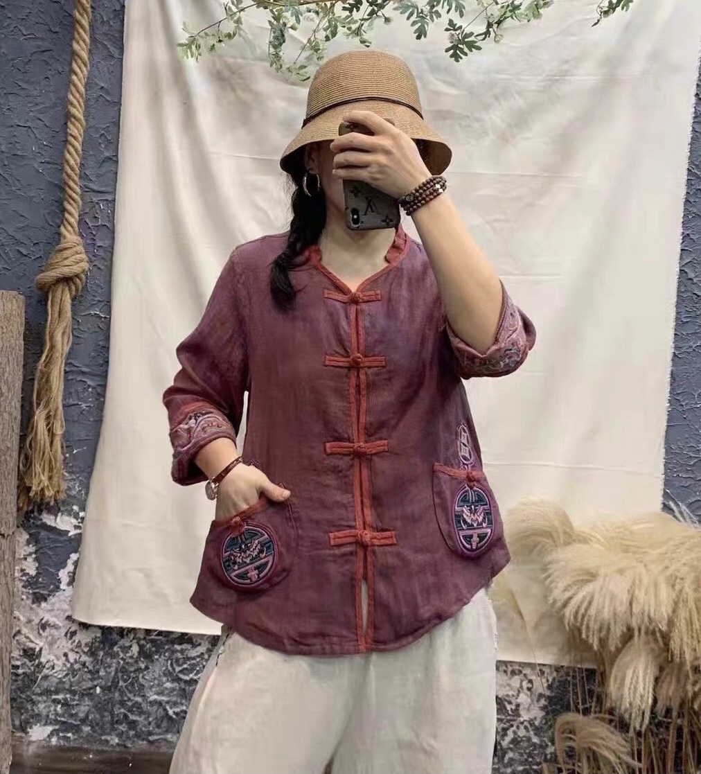 เสื้อผ้าลินินลายปักแต่งกระเป๋า